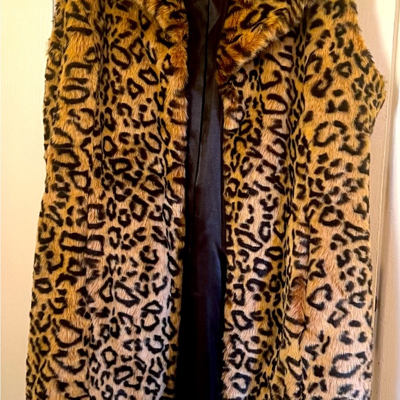 NWT Long Faux Fur Leopard Vest - Picture 2 of 9